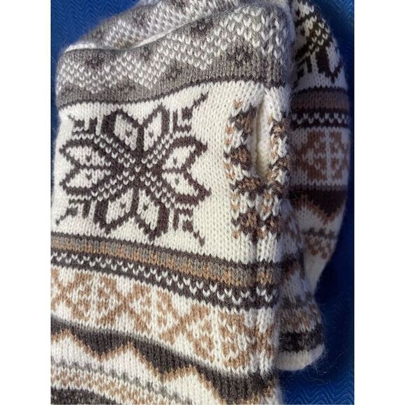 Muk Luks Fairisle Print Winter Beanie Hat And Fingerless Gloves Hand Warmers OS - Picture 5 of 9